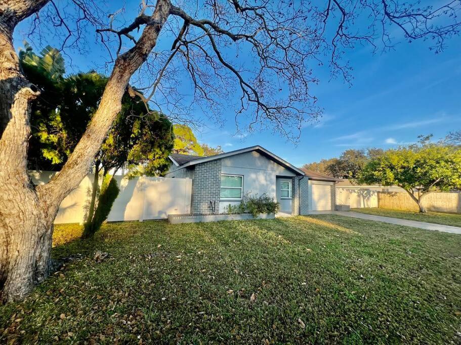 Pinebrook Home Close To Beach Largo Exterior photo